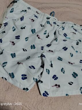 😎🔥CALVIN KLEIN - Mens White Swim Trunks with Flip Flop & Sunglasses ,SIZE- XL